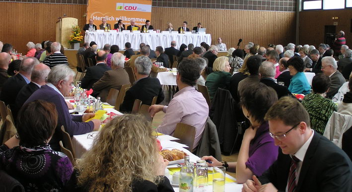 ein gut gefüllter Saal