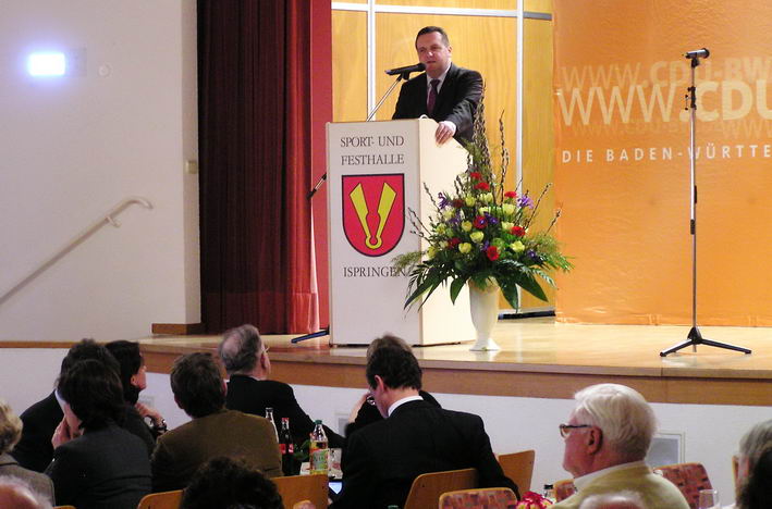 MP Stefan Mappus spricht zu den Gsten